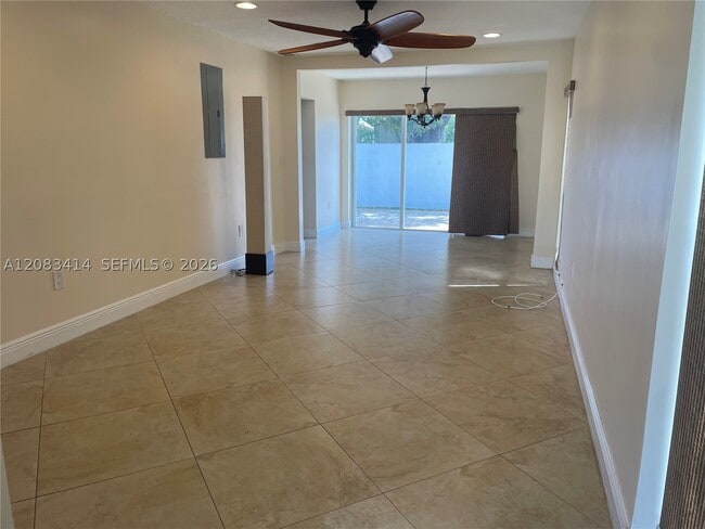 Foto del edificio - 521 SW 93rd Ct