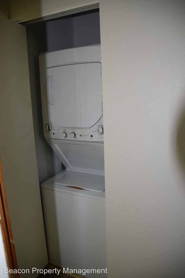 Foto del edificio - 1 br, 1 bath House - 5031 Garrison St 204