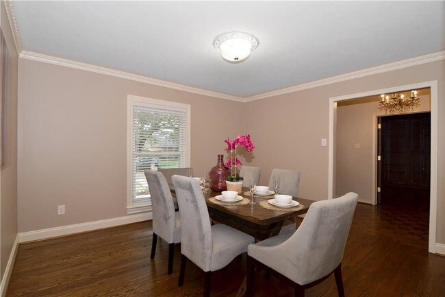 Foto del edificio - 7736 Woodstone Ln