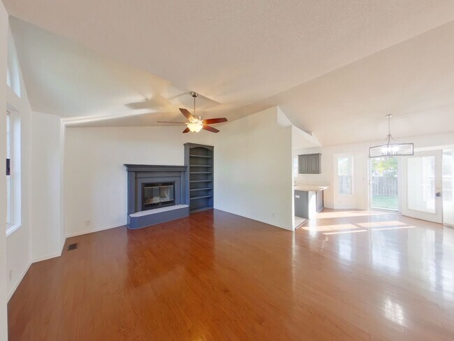 Building Photo - 6235 Brookview Ct