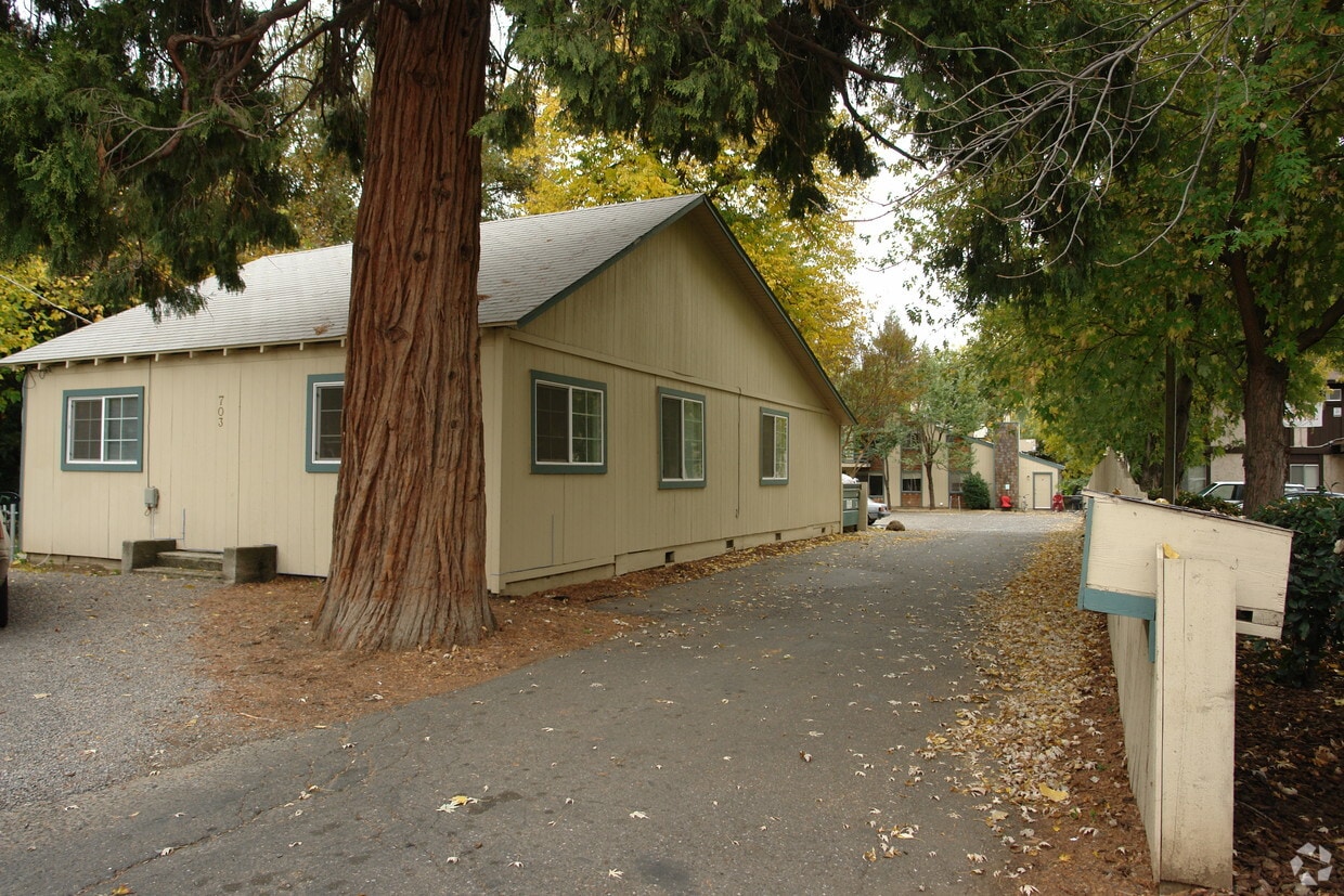 Primary Photo - 703 W 2nd Ave