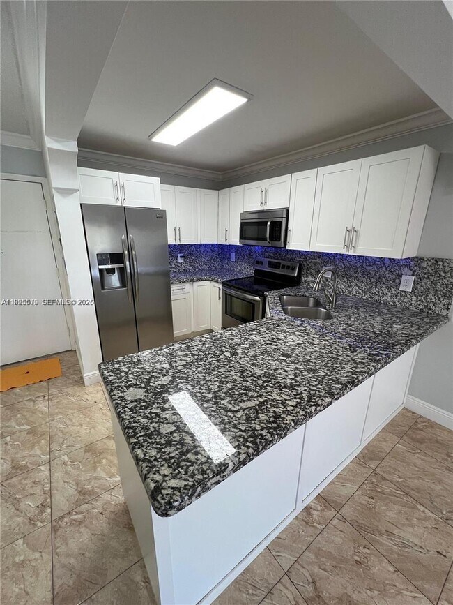 Foto del edificio - 1075 W 68th St