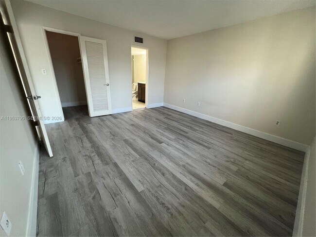 Foto del edificio - 5731 NW 37th St