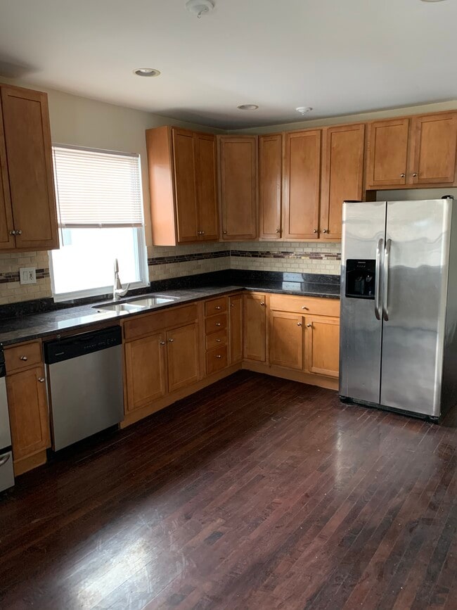 Building Photo - 4118 N Austin Ave