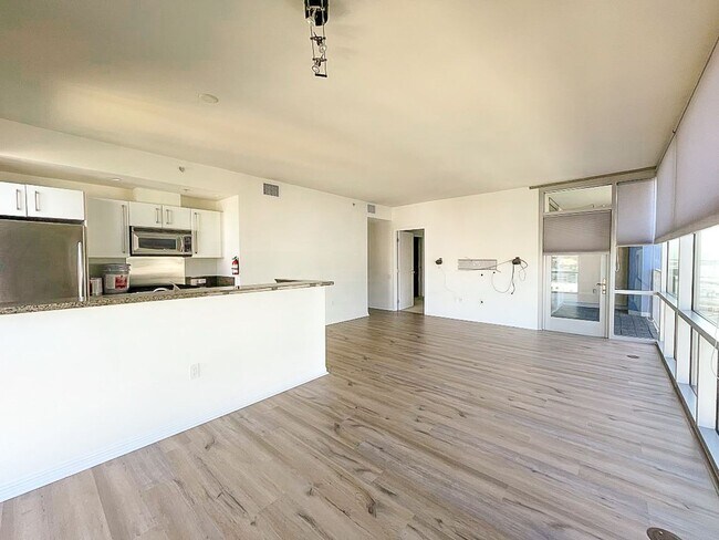 Building Photo - *MOVE IN SPECIAL!* Upgraded East Village C...
