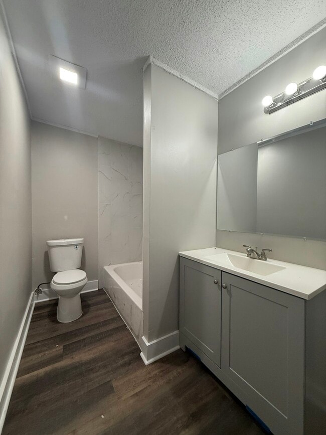 Photo - 705 Harahan Rd House