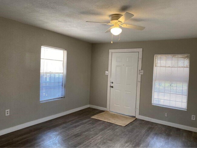 Foto del edificio - 4740 Stokes St