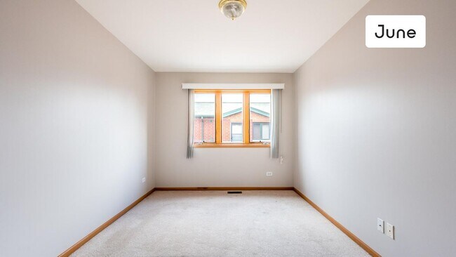 Foto del edificio - ROOM ONLY in 4-bed/2.5-bath Home