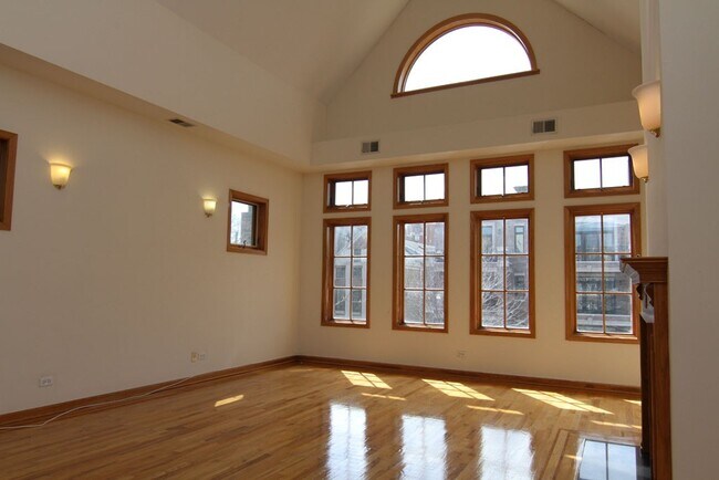 Foto del edificio - 844 W Buckingham Pl