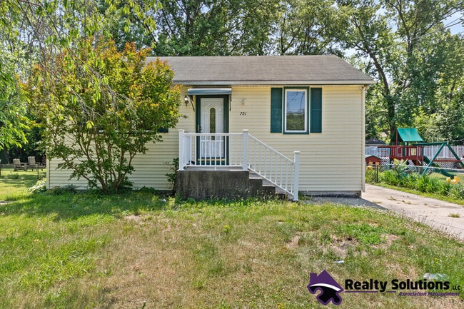 Photo - 721 Tacoma Blvd House