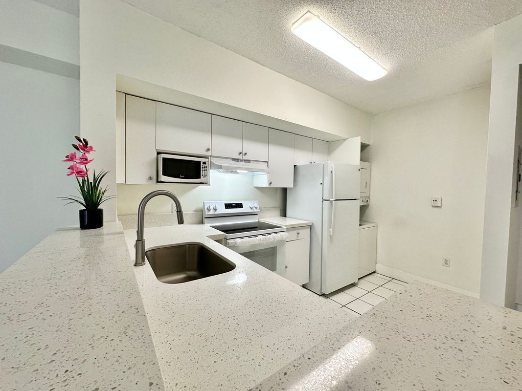 Foto principal - 5077 NW 7th St