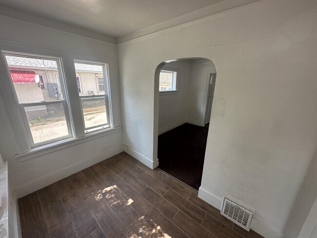 Foto del edificio - 611 6th St