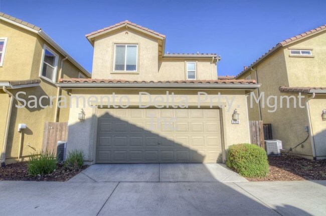 Building Photo - 2926 Club Center Dr