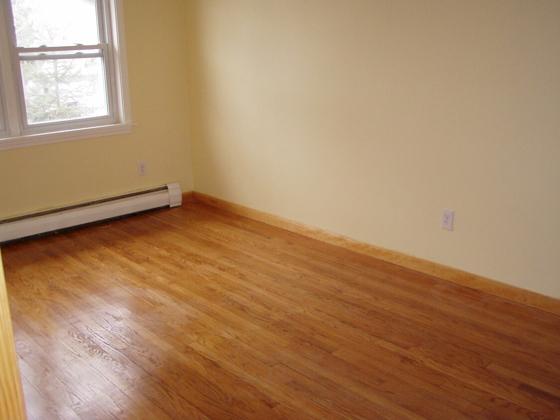 Interior Photo. - 18 Belmont St