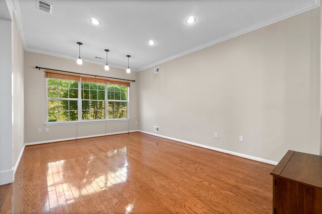 Foto del edificio - 40 Four Oaks Rd