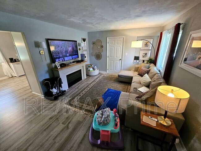 Foto del edificio - 7817 Sheryl Dr