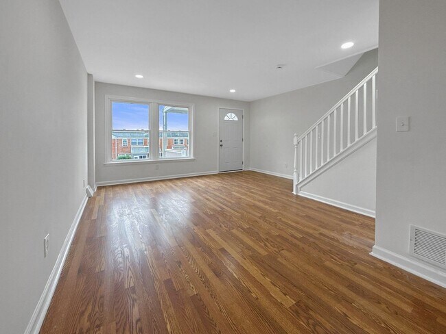 Foto del edificio - Spacious 3BR Home with Finished Basement & Flex Space