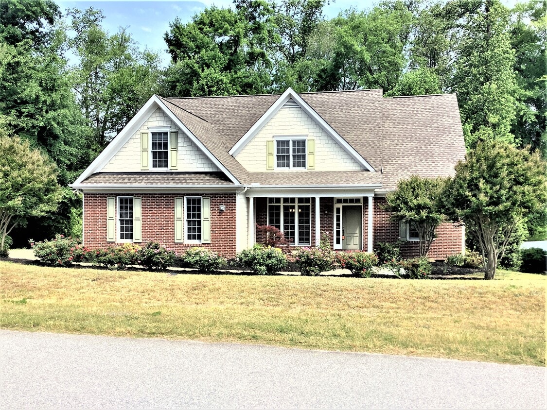 Primary Photo - 830 Red Hawk Court