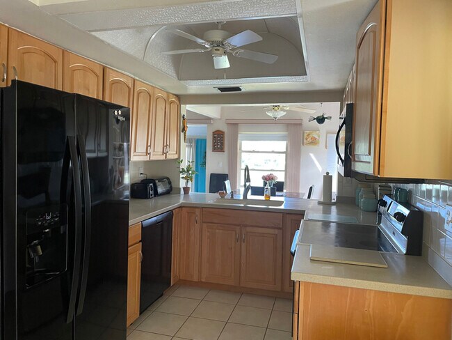 Foto del edificio - 5400 Peppertree Dr