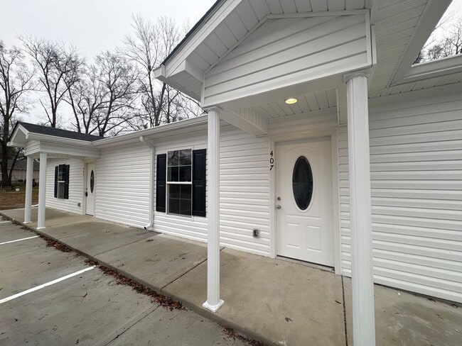 Building Photo - BRAND NEW Garden Style Apartment in Tullahoma.....