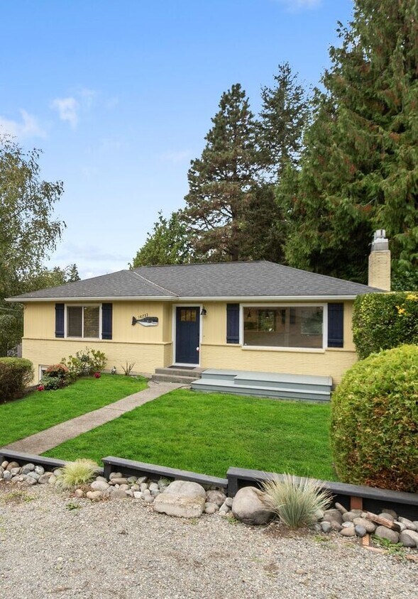 Primary Photo - Fabulous Air Conditioned Gregory Heights C...