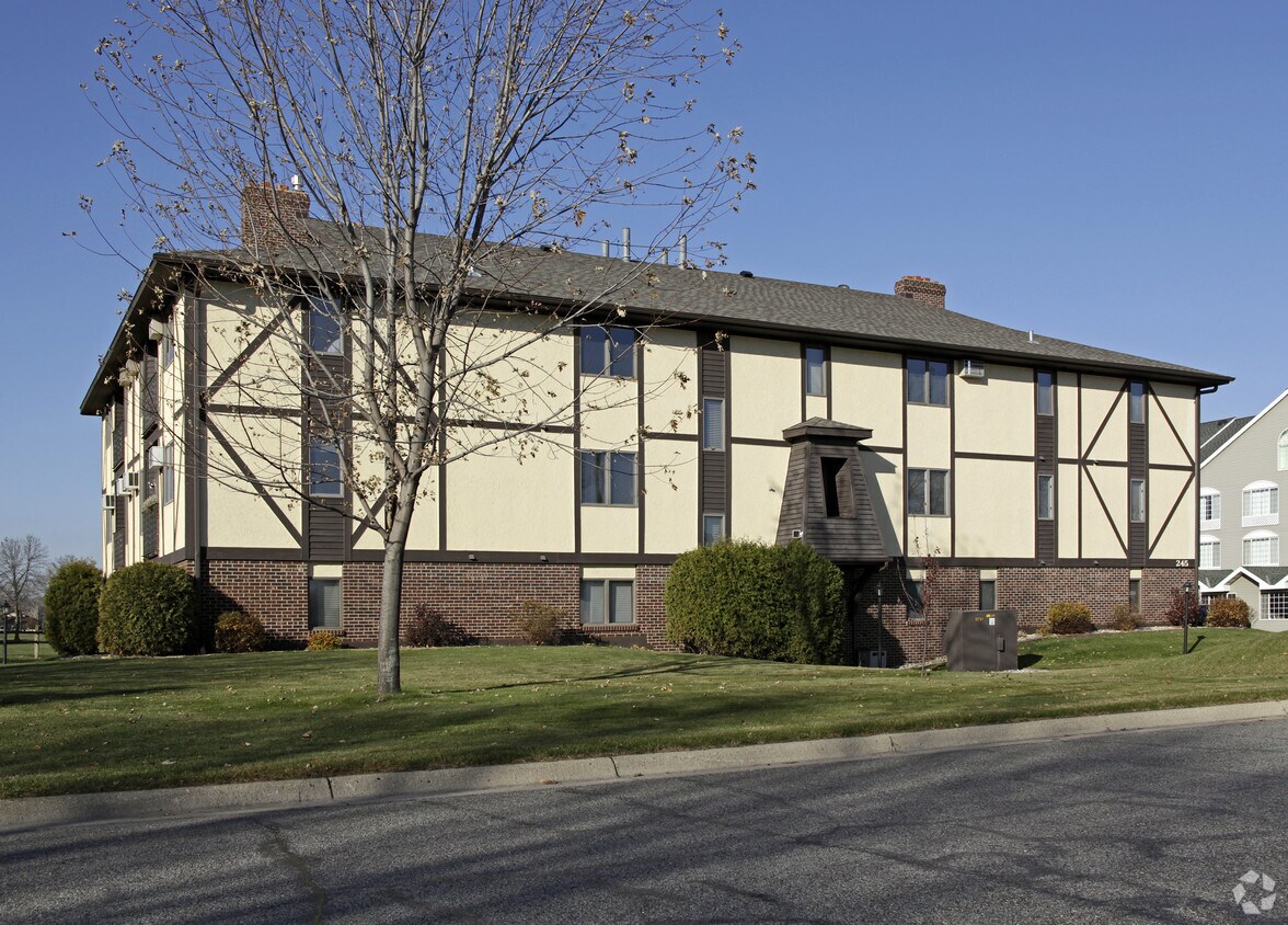 Primary Photo - 245 Park Ave