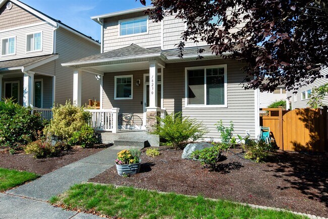 Building Photo - 3 br, 2.5 bath House - 18230 97th Avenue C...