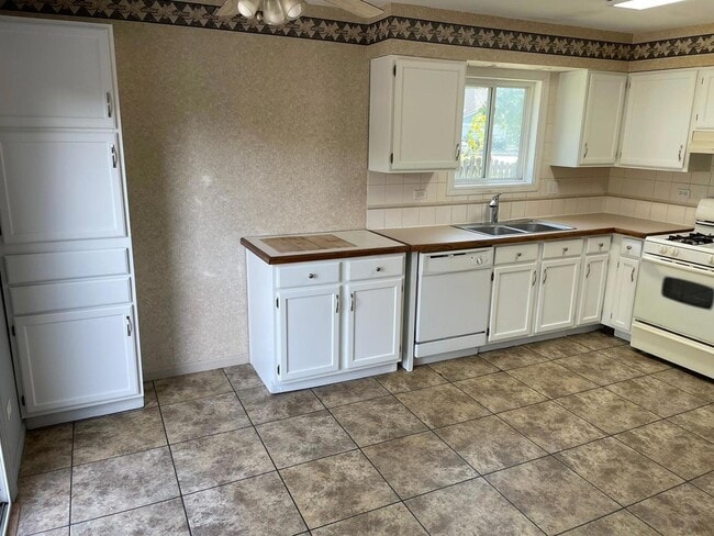 Building Photo - 725 Clearwood Ct