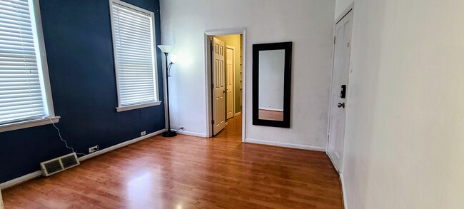 Sala de estar - 7414 Montour St