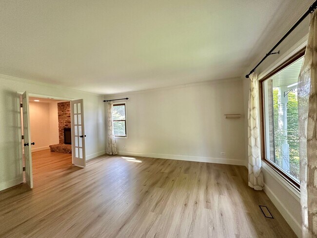 Foto del edificio - 1525 Westglen Dr