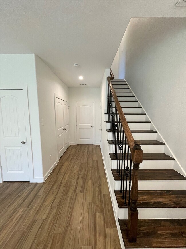 Foto del edificio - 5314 Longmeadow St