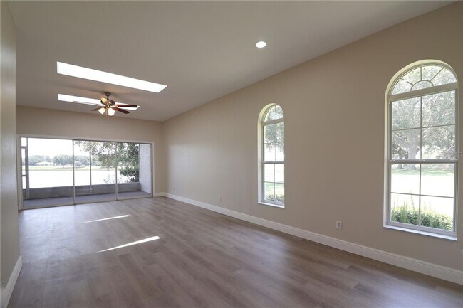 Foto del edificio - 21716 King John St