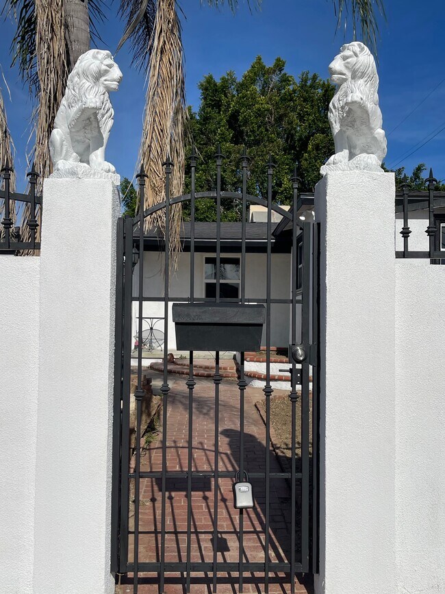 Foto del edificio - 14519 Fox St