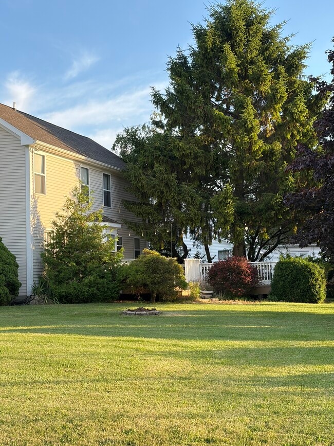 Building Photo - 3625 N Roger Dr