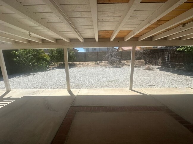 Building Photo - 5 BEDROOM, 2 STORY,SPACIOUS VICTORVILLE HOME! NEAR MALL!