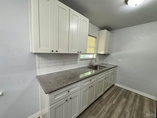 Foto del edificio - 6130 Syrcle Ave