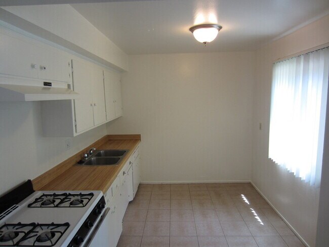 Foto del edificio - 2827 E 3rd St
