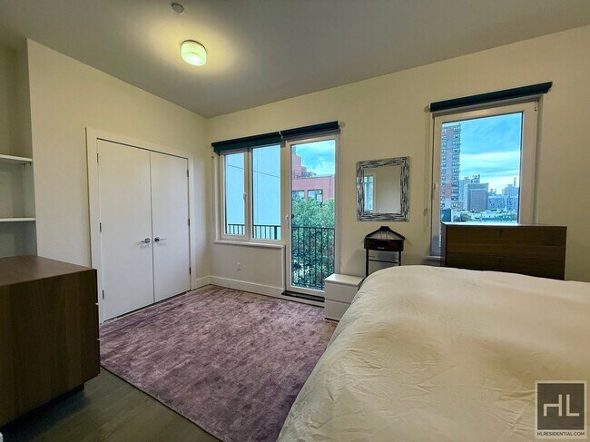 Building Photo - Penthouse 1 bed/1 bath w/ 2 roof decks