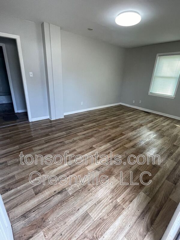 Building Photo - 731 Fairfax St