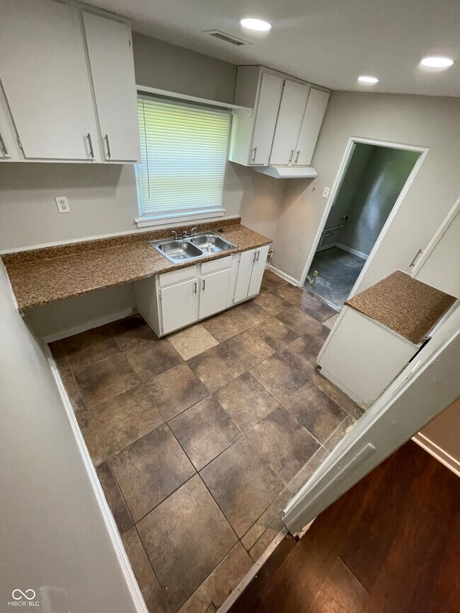 Foto del edificio - 6267 E 24th St