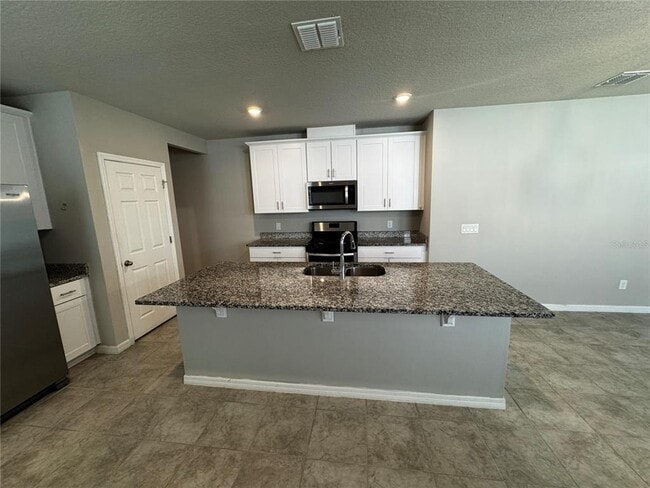 Building Photo - 3868 Brant Pl