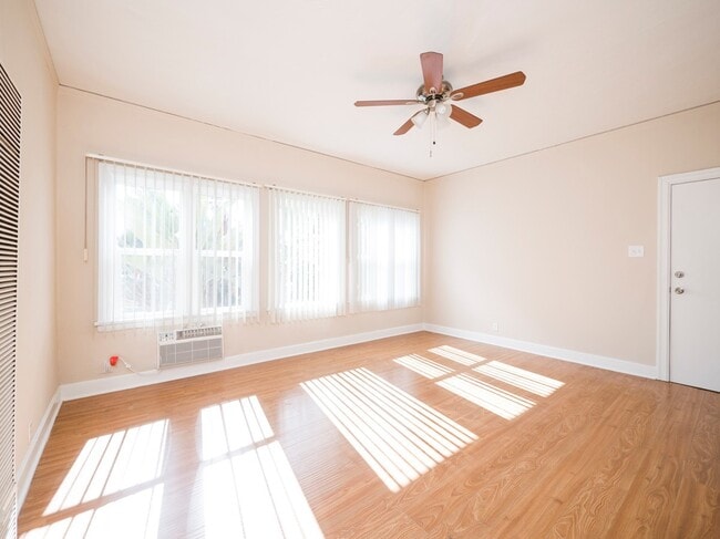 Building Photo - 5225 De Longpre Ave