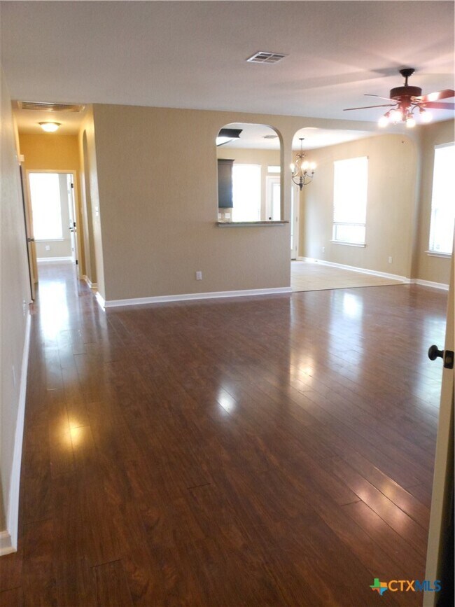 Foto del edificio - 2242 Lakeline Dr