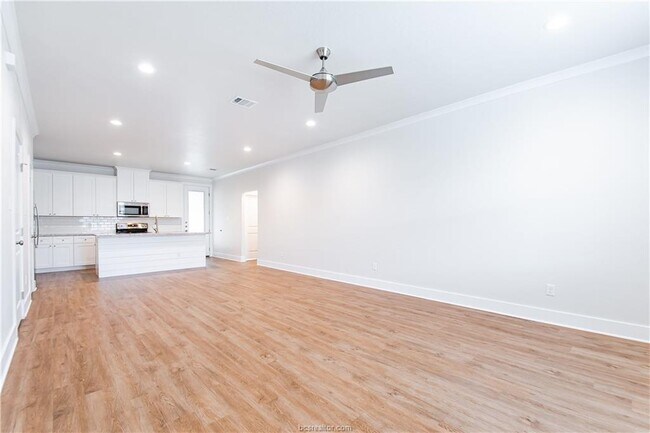 Building Photo - 601 Dominik Dr
