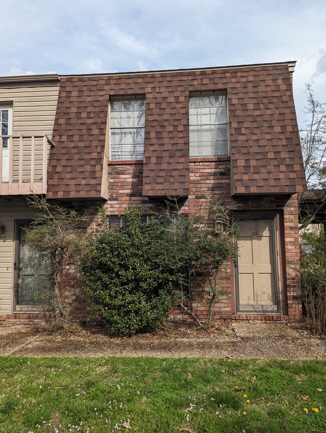 Building Photo - 835 W Lawson St