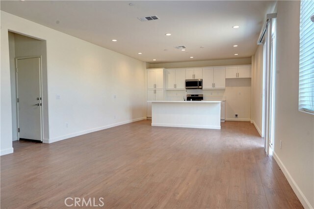 Foto del edificio - 136 Grove Ct