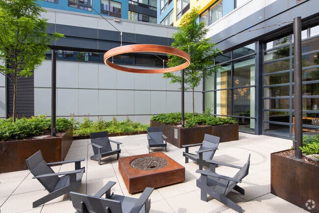 Courtyard - The Hamilton Apartments