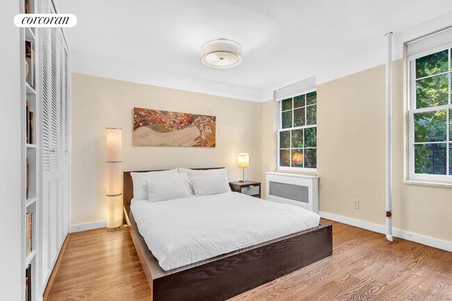Foto del edificio - 446 W 25th St