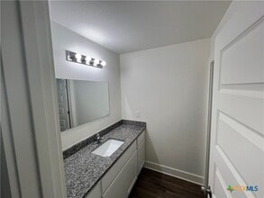 Building Photo - 1818 Royal Loop