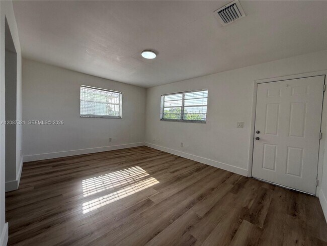 Foto del edificio - 8860 SW 32nd St